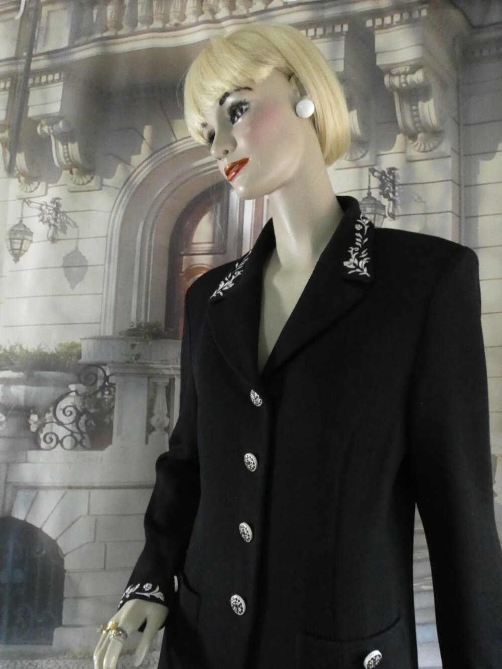 St. John Collection Skirt Suit Sz 12 Dk Blue Blazer White Embroidery Dk Blue Skt